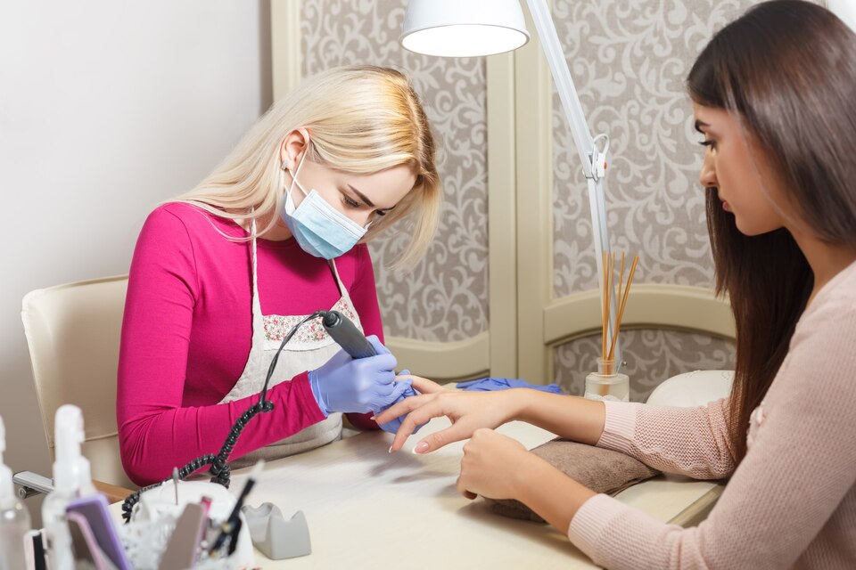 Sinanpaşa Manikürcü